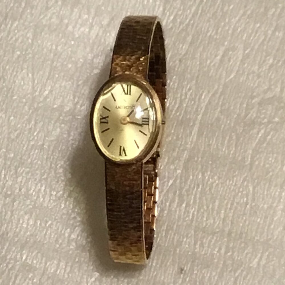 Gorgeous & vintage Verano 14k gold ladies' Italian wristwatch with 14K gold band
